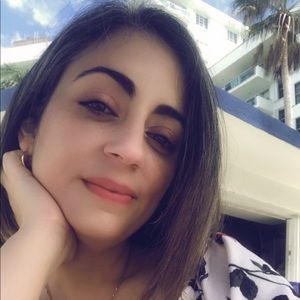 Meet your Posher, Ana ivis